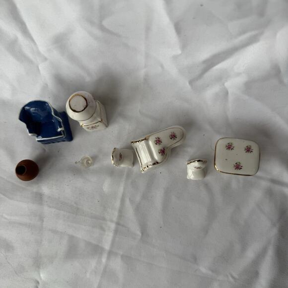 Vintage Porcelain Dollhouse Furniture Lot Floral Miniatures 8-Piece Set - Picture 4 of 4
